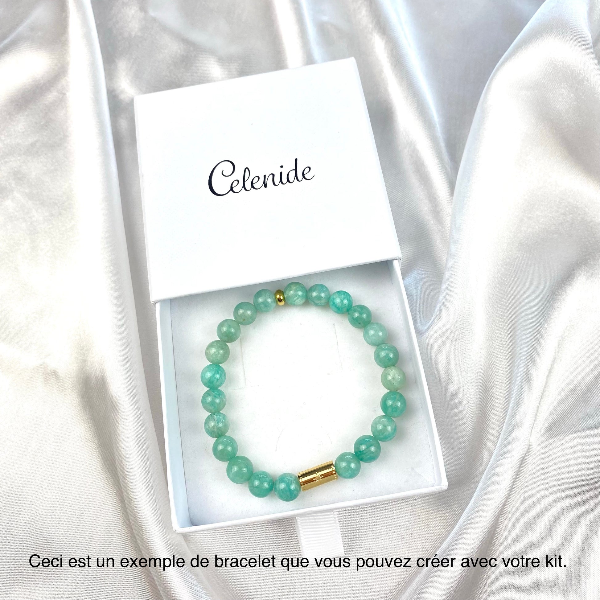 Bracelet en pierre d'amazonite et perle tube gravée en acier inoxydable doré.